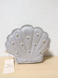 【新品未使用】Maison de FLEUR シェル型パールポーチ　シルバーのサムネイル