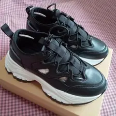 本日最終価格です！Shoes in CIoset 厚底 スニーカーサンダル Mのサムネイル