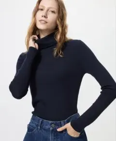 UNIQLO メリノリブタートルネックセーター