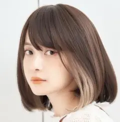 チョコブラウンとグレージュのボブスタイルウィッグ