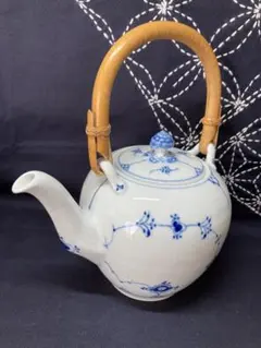 新品/未使用 ロイヤルコペンハーゲン 急須 ティーポット ネイビー〈廃盤品〉 新品/未使用 ロイヤルコペンハーゲン 急須 ティーポット