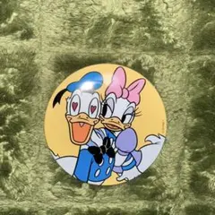 ディズニー缶バッチ　ドナルド　デイジー