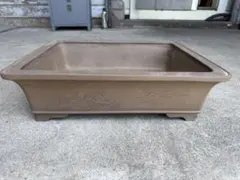 【高級大型盆栽鉢】周寶山 紫泥外縁反り長方鉢 山水彫 48cm 大物松柏に最適のサムネイル