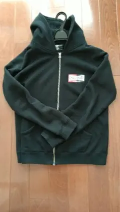 CHALLENGER 黒 ジップアップパーカー