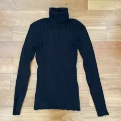 黒リブ編みタートルネック長袖ニット