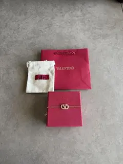 VALENTINO ゴールドロゴブレスレット