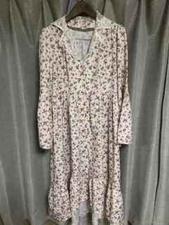 ハニーシナモン クリーム色 花柄 ワンピース フリル襟