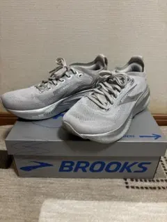値下げ⭕️ BROOKS HYPERION MAX 2 ホワイト 定価22000円 - メルカリ