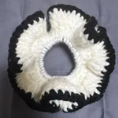 白と黒のシュシュ