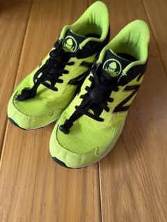 New Balance ネオンイエロー ランニングシューズ