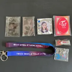 【8点セット】TWICE グッズ まとめ売り 缶バッジ キーホルダー ピンバッジ