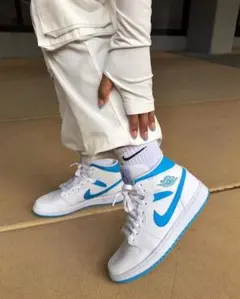 NIKE ナイキ　AIR JORDAN 1 スニーカー　23.5cm レディースのサムネイル