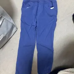 紫色のボトムス（ポケット付き）