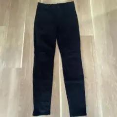 ユニクロ　黒のスキニーパンツ