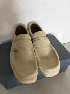 Clarks ベージュ スエード ローファー