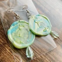 ピアス イヤリング ハンドメイド ドレス 黄緑 揺れる 大ぶり 軽い シルバー