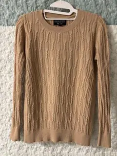 ベージュ ケーブルニット 長袖セーター
