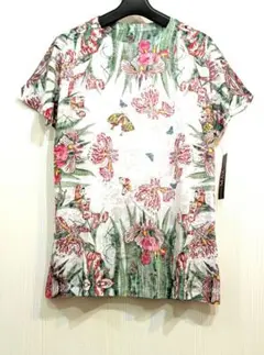 新品お花柄お好きな方へ花と蝶白地レオナール風カットソーフリーサイズ①のサムネイル