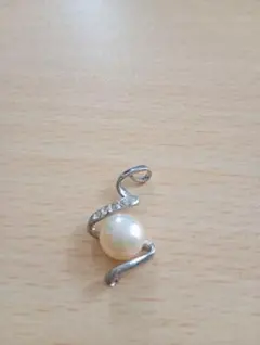 真珠 スワールデザイン チャーム