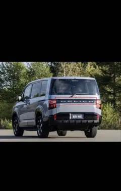 2026年最新型デリカD5 純正リアガーニッシュ エンブレム新車外し 引取