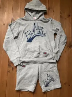 New Balance パーカーとショートパンツセット グレー