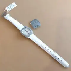 【ジャンク品】Folli Follie 腕時計 本体 ホワイト　フォリフォリのサムネイル