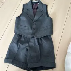 グレー ベストとショートパンツとネクタイセット　110cm
