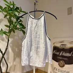 ZARA 刺繍入りホルターネック ノースリーブブラウス