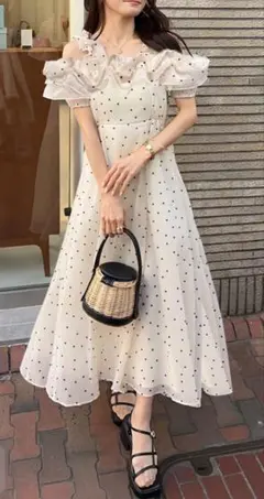 【新品タグ付】ドット柄フリルオフショルダーフレアロングワンピース[ru1165]