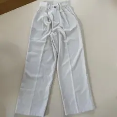 ホワイト プリーツ入り ワイドパンツ