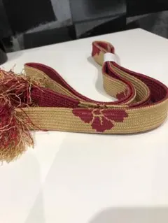 赤とベージュの花柄帯締め