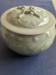 中国 青磁 牡丹紋 太鼓胴 水指 茶道具 浮牡丹 龍泉窯 特価 水指 青磁 浮牡丹太鼓胴 中国 龍泉窯 茶道具 唐物 - メルカリ
