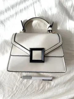 ホワイト ミニバッグ スクエアバックル(紐なし)