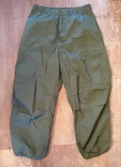 GU スーパーワイドカーゴパンツ オリーブ色