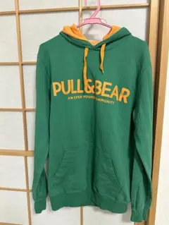 プルアンドベアのパーカー