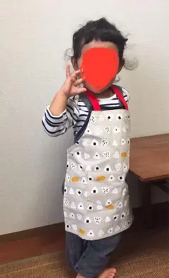 ハンドメイド　一点物　おにぎり柄 キッズエプロン
