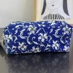 ✨Estée Lauder ✨ノベルティ ポーチ 青花柄 化粧ポーチ 小物入れ