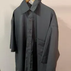 ダークグレー 半袖シャツ 胸ポケット付き