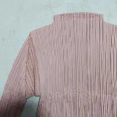 プリーツ トップス　モックネック（ボトルネック）ピンクベージュ