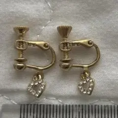 ゴールド フック式イヤリング チェーン付き