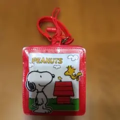 スヌーピー パスケース 　ユニバーサルスタジオ　赤