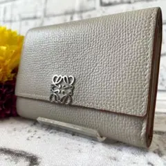 美品✨ロエベ　三つ折り財布　トライフォールド　アナグラム　シルバー金具　ベージュのサムネイル