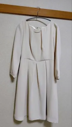 【卒業式　入学式にも】any SiS ベージュ 半端袖 ワンピース