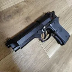 モデルガン マルシンベレッタ ジャンク 右のセイフティー欠けています