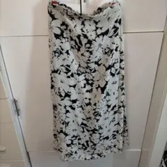 新品　未使用　GU フラワープリント マキシ　フレアー　ロングスカート　M　白黒