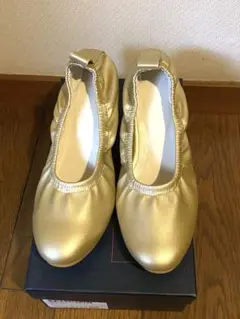 NANO universe シャーリングラウンドトゥパンプス ゴールド 24cm