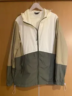 ナイロンジャケット フード付き 三連休最終日値下げ❗️