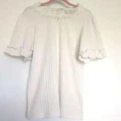 axes femme フリル付きホワイトTシャツ 吸水速乾