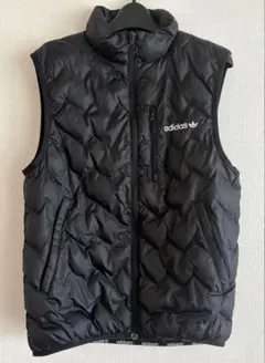 adidas アディダス 中綿 ベスト ブラック Sサイズ ロゴ 軽量 シンプル
