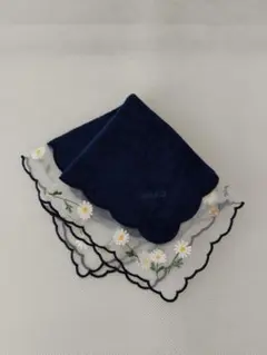 和光　WAKO　タオルハンカチ　ネイビー　マーガレット　刺繍のサムネイル